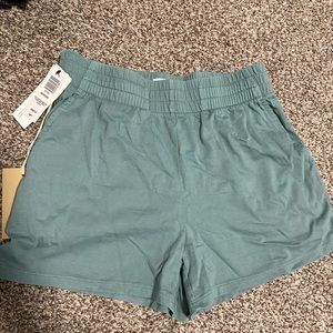 Aritzia wilfred descent shorts green